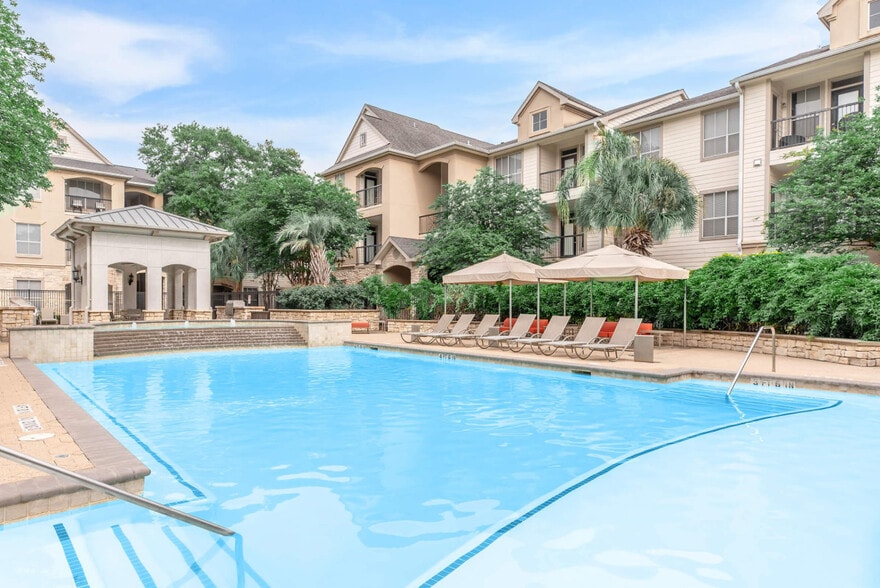 Resort Style Pool