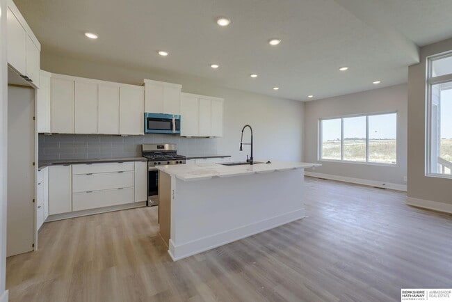 Photo - 21144 Jessie Ave