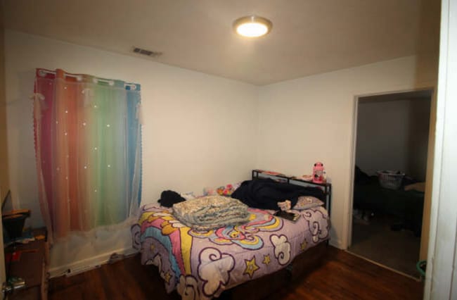 Photo - 1631 Longfield Ave