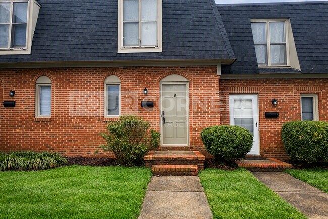 Building Photo - 2401 Vanstory St Unit 2401-C