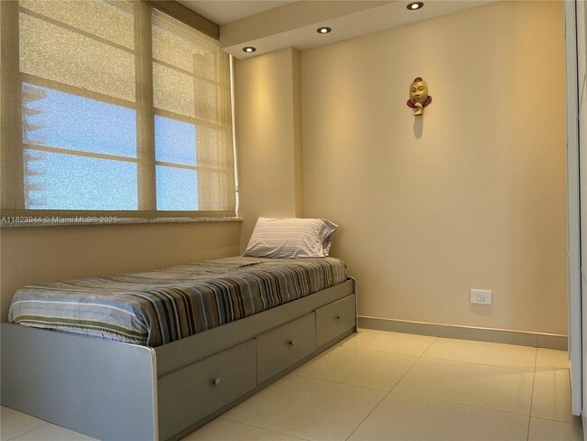 Photo - 251 174th St