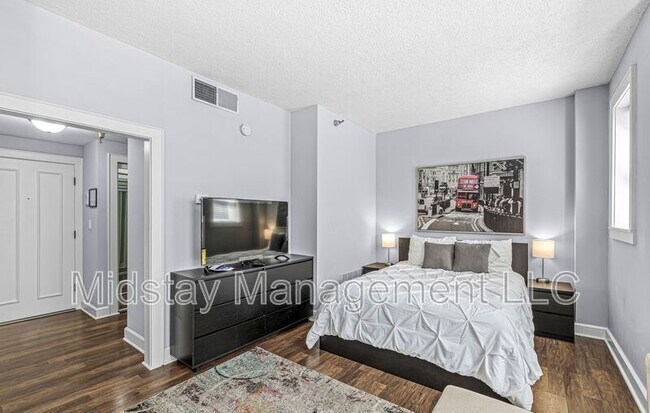 Photo - 230 E 9th St