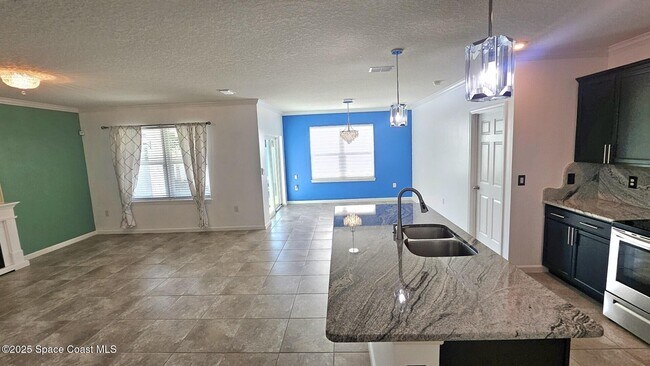 Photo - 965 Newton Cir