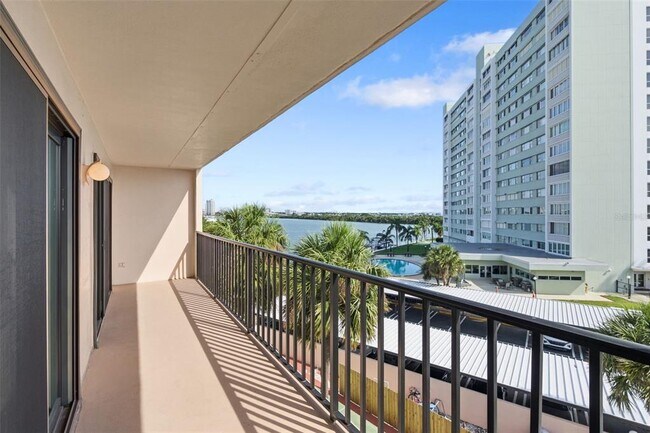 51 Island Way Unit 411