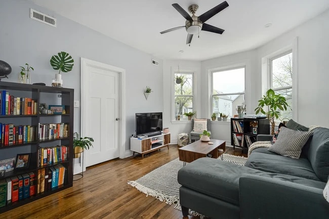 Photo - 3244 N Hamlin Ave Unit #2