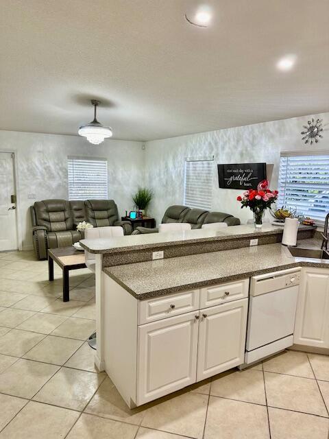 Photo - 4942 Dillon St