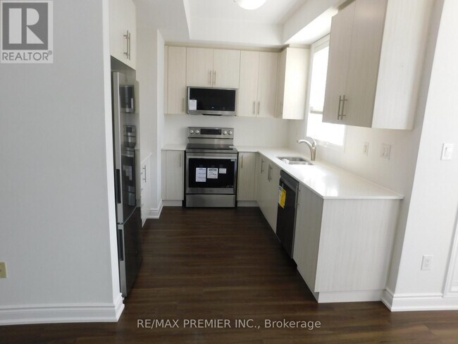 Photo - 105 Kayla Crescent