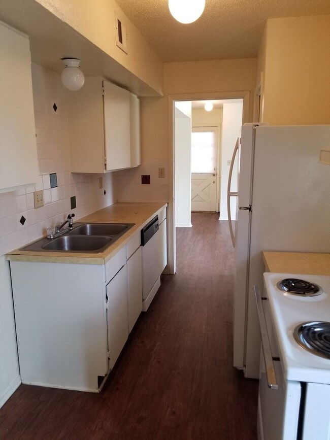 Photo - College Station -- 2/1.5 Townhome-Style Fourplex on TAMU Shuttle Route!