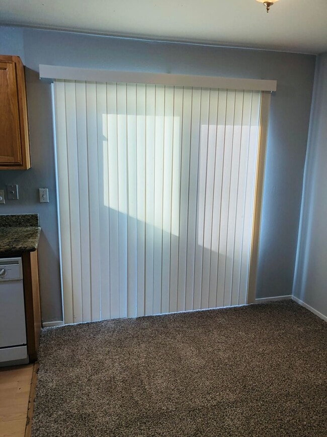 Photo - Great looking condo in a nice and clean co...