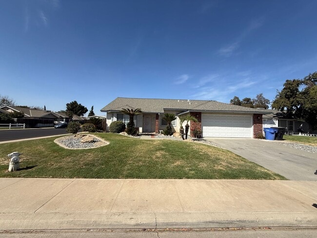 Building Photo - 980 Lakewood Dr