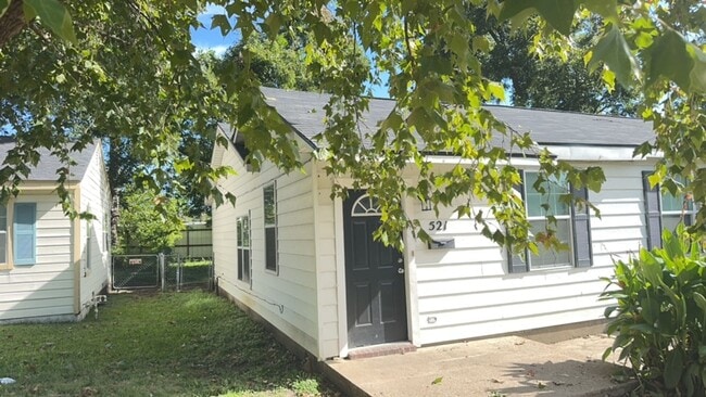 Building Photo - 521 Blake St