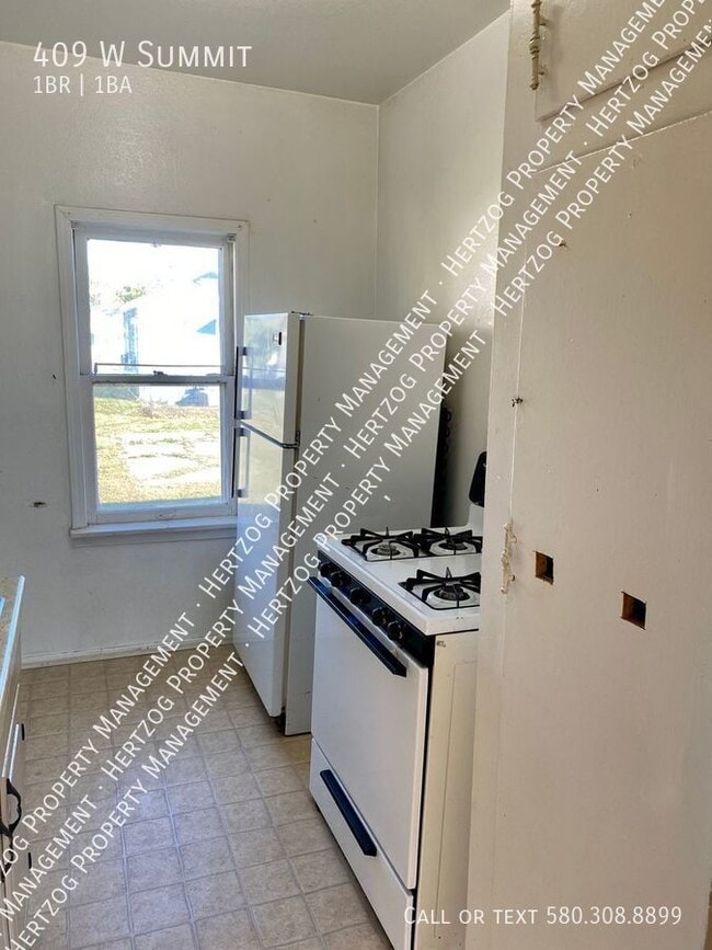 Photo - 409 W Summit-