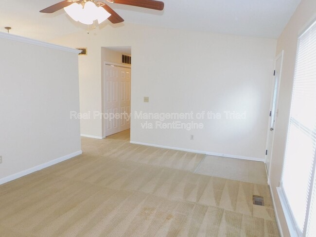 Photo - 905 Tipperary Dr