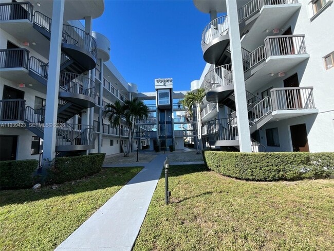 Building Photo - 5300 W 21st Ct Unit 112