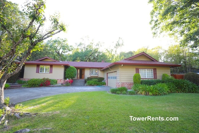 Building Photo - Santa Rosa: 3 bedroom, 2 1/2 bath Home wit...