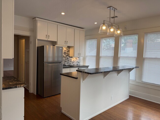 Photo - 511 E 8th St Unit Apt. 3