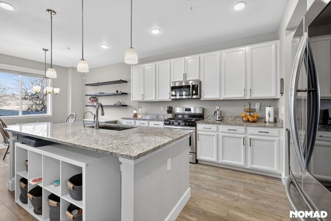 Photo - 15627 Kitchener Way