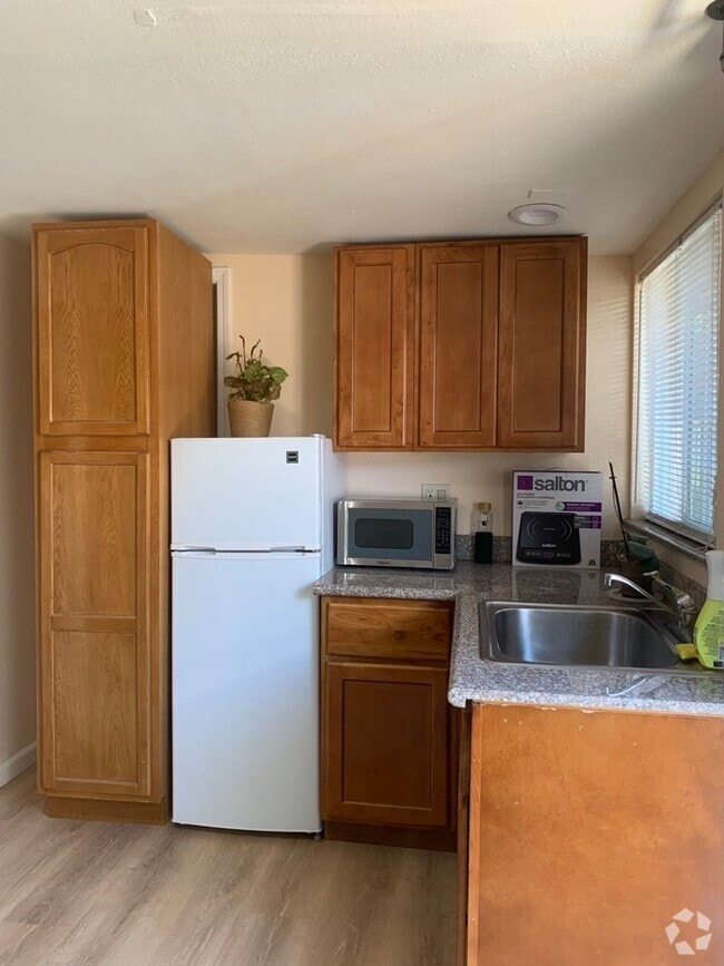 Building Photo - 285 Roswell Dr Unit #4 Rental