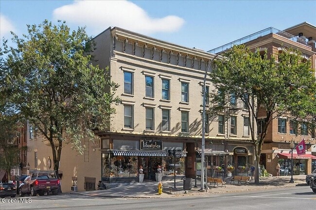 Building Photo - 432 Broadway Unit 26