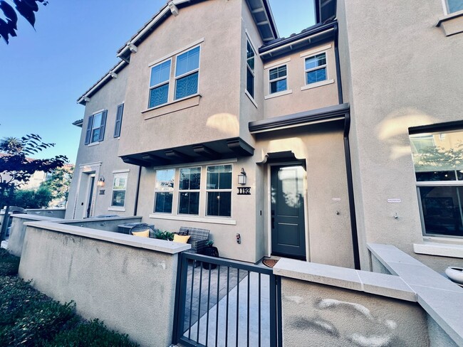 Stunning New Home for Rent in Vista - Stunning New Home for Rent in Vista