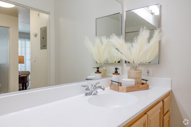 1HAB, 1BA - 703 ft²