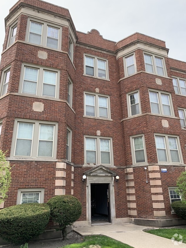 Building Photo - 118 S Austin Blvd Unit 1 Rental