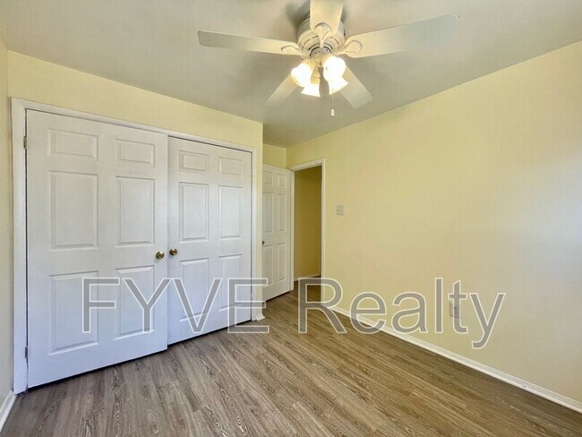 Photo - 649 Chapelview Dr