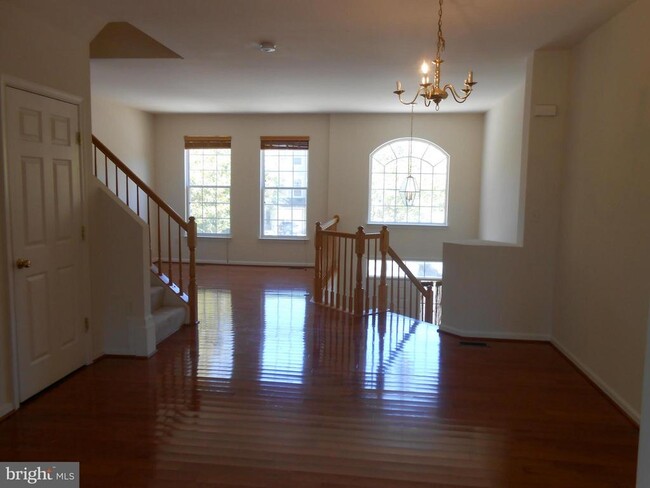 Photo - 21669 Crossbeam Square