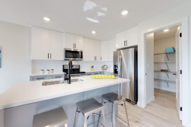 Photo - 6407-6177 177 Ave