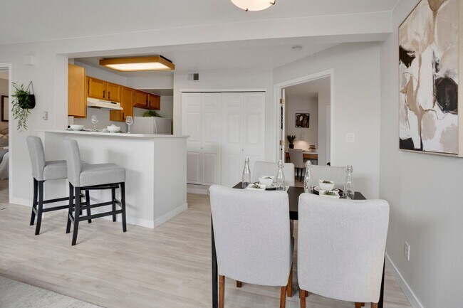 Photo - Charming 2 bed 1 bath Condo in Centennial! Unit B6