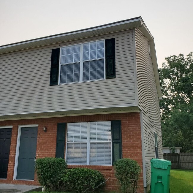 Building Photo - Modern Duplex Living in Georgia - 2Bed/2.5Bath with Convenient Amenities