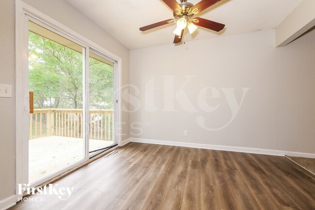309 NE Sunnybrook Dr