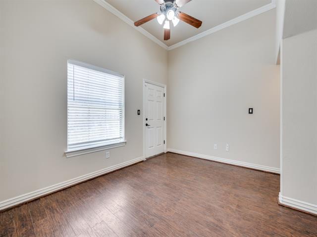 Photo - 736 Rockingham Dr