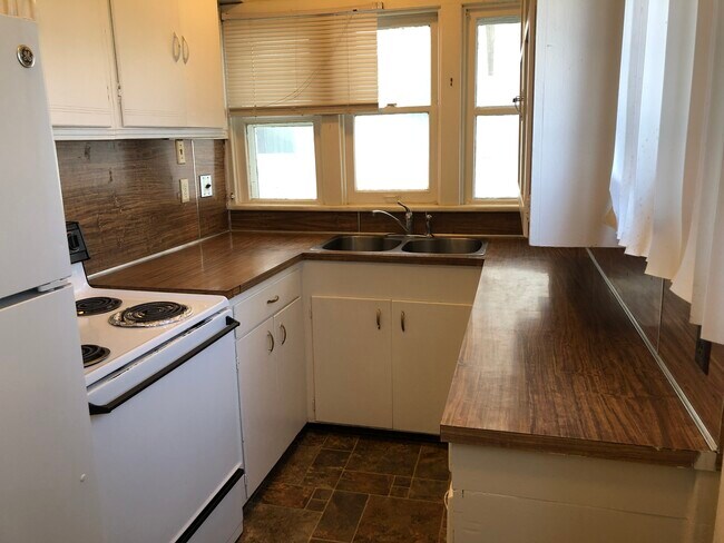 445 NE Kamiaken St Unit B