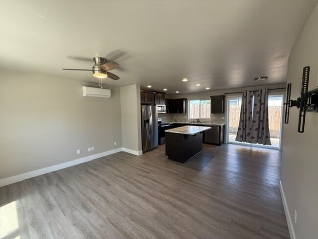 Photo - 3 Bedroom 2.5 Bath Townhouse!