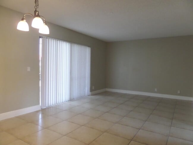 Photo - 1440 Windorah Way Unidad D