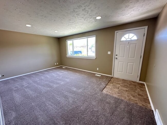 Photo - 6046 S 4000 W Unit Upper