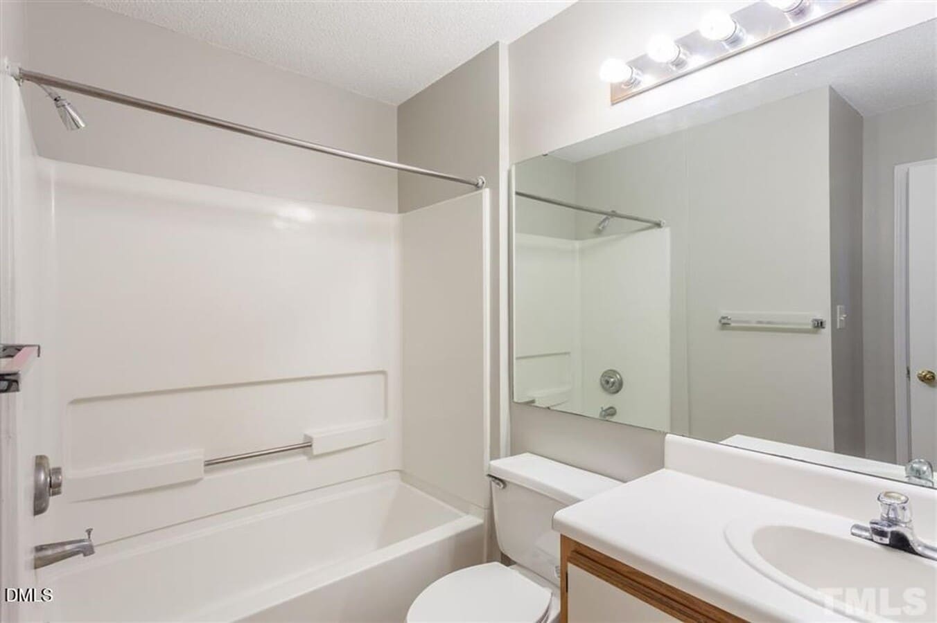 Photo - 4 Bed 4 Bath Condo Available for Late July Move in! Washer/Dryer Included! Parking included!
