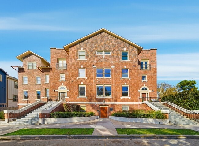 Building Photo - 215 W Norma St Unit 202