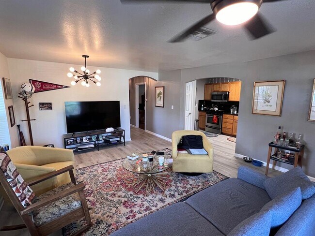 Photo - 1203 Eleanor St