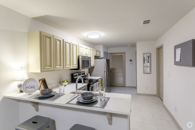 4BR, 4BA - 1100 SF