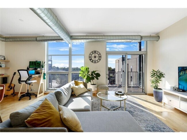 Building Photo - 1211 Lagoon Ave Unit 411 Rental