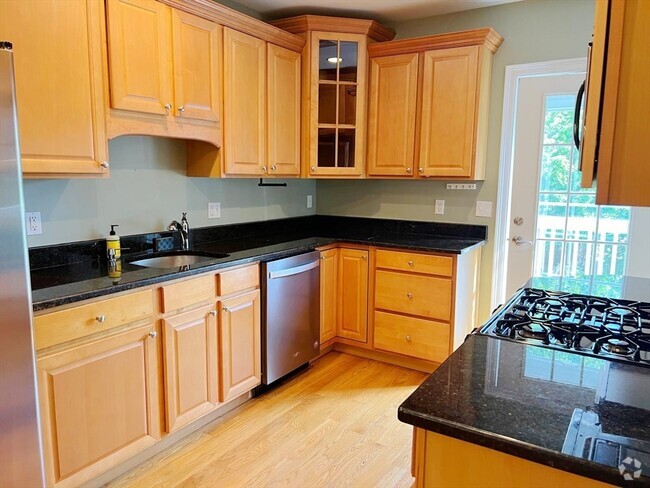 Building Photo - 30 Parker St Unit 30 Rental