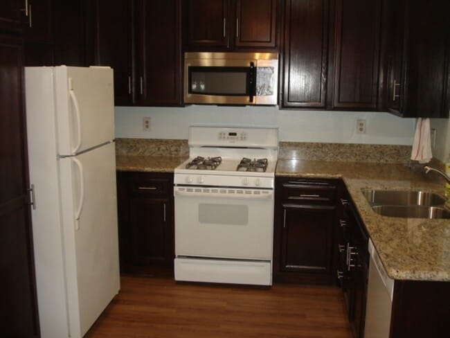 Photo - LEASE PENDING! 2 Bedroom Home in Valencia!