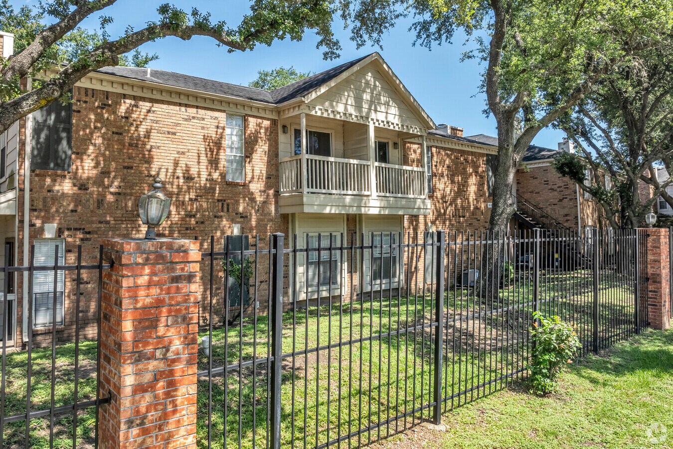 2626 Holly Hall St - Alternate - Richmond Manor