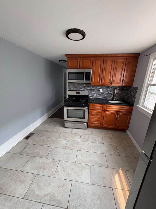 352 S Tenth Ave- - 352 S Tenth Ave-