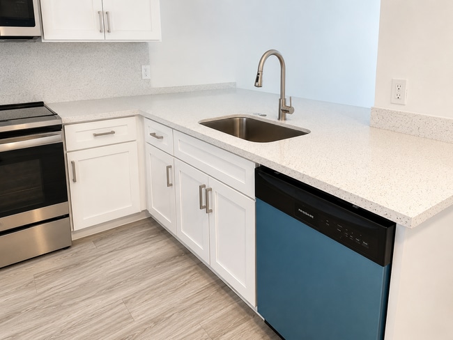 Photo - 7145 Huntington Ln Unit 408