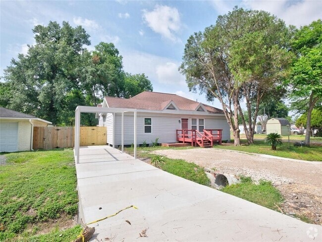 Building Photo - 2703 Areba St Rental