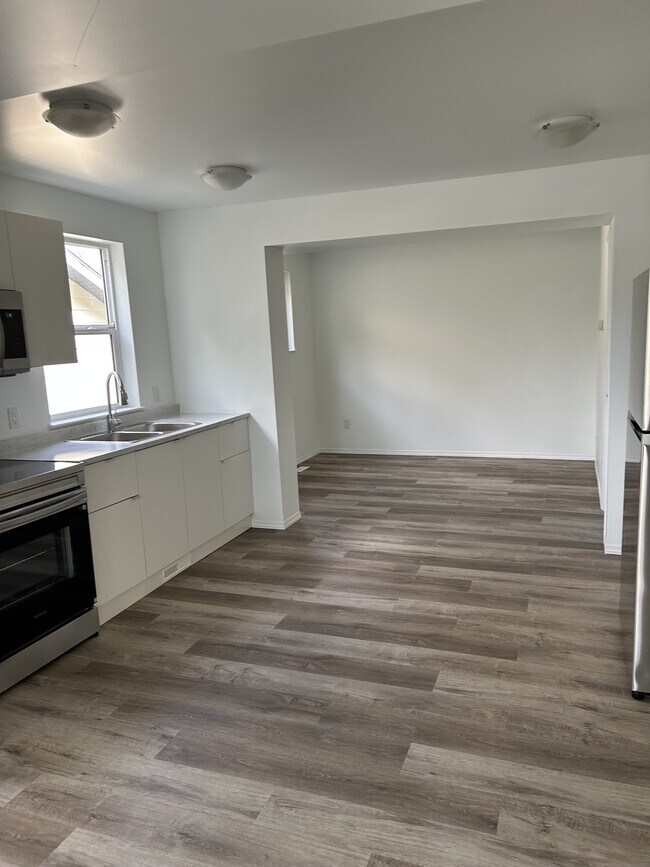 Building Photo - 6319-6122 122 Ave NW Unit 6319 - Main