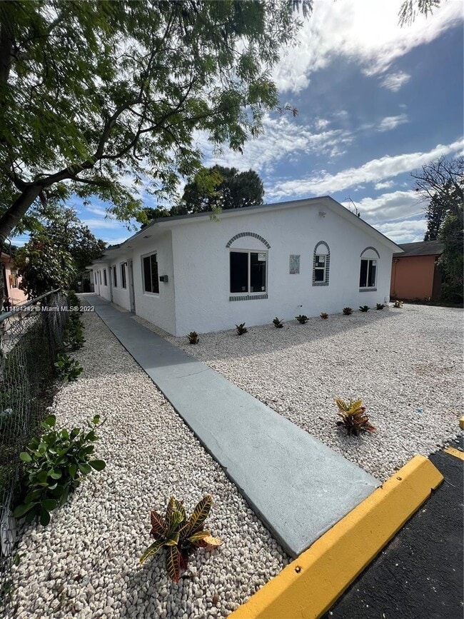 Photo - 840 SW 6th Ct Unit 2